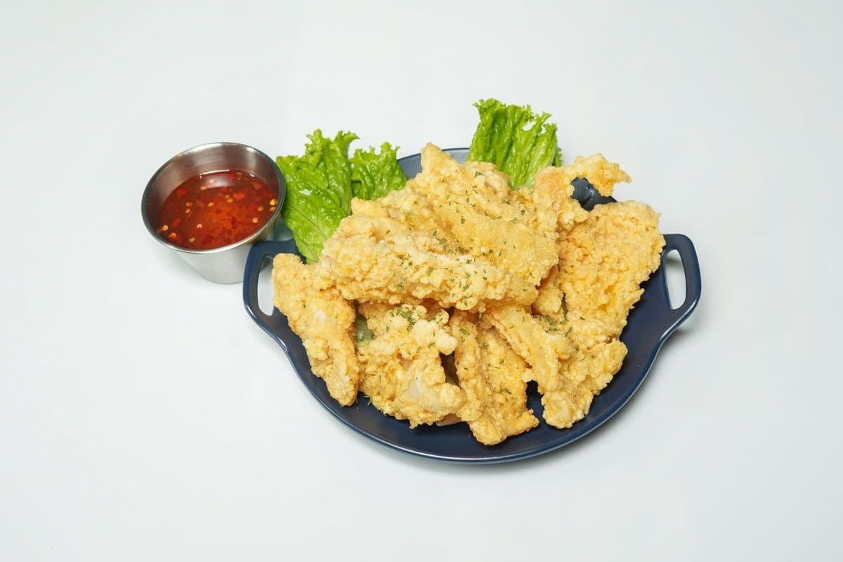 16. Crispy Calamari [11-12 pcs] (Muc Chien)
