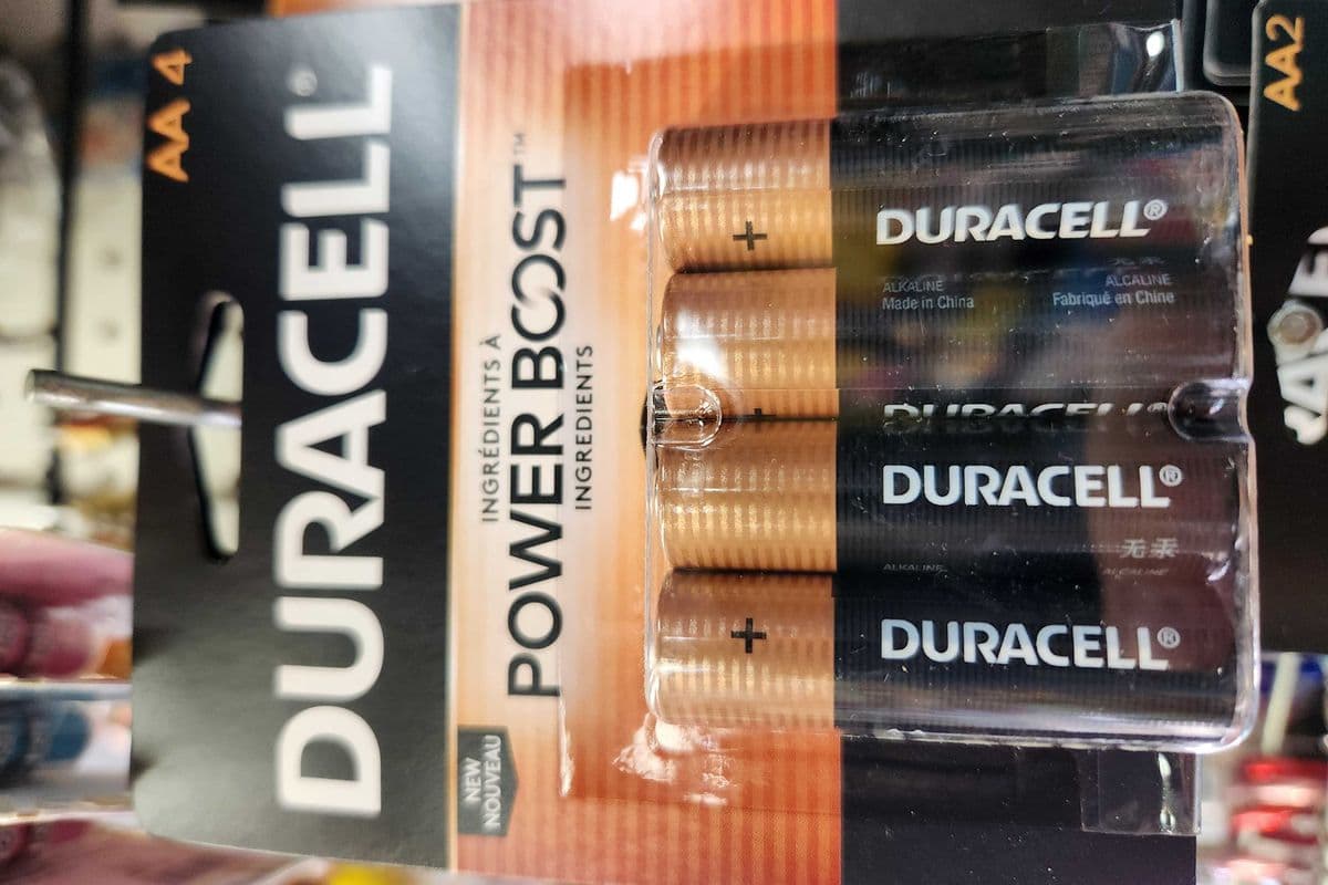 Duracell AA pack of 4 - Duracell AA paquet de 4