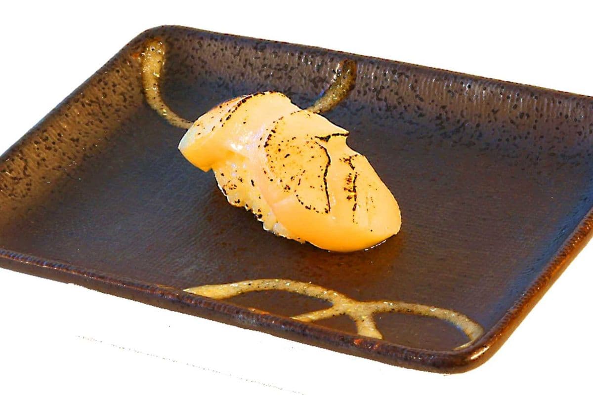 K05. Torched Scallop (1 pc)
