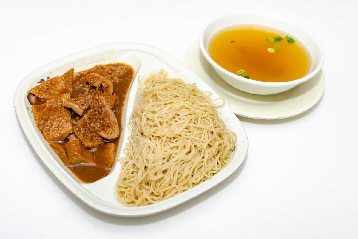 108 Stewed Beef Tripe with Noodle 牛肚撈麵