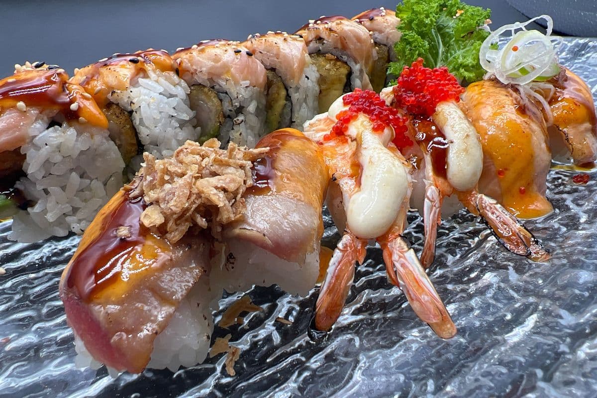 B08.New Torched Sushi and roll COmbo (14pcs)