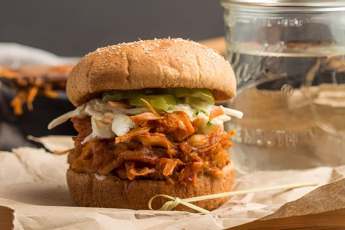 Sweet Chilli Spicy Pulled Chickun Burger (V)(GF)