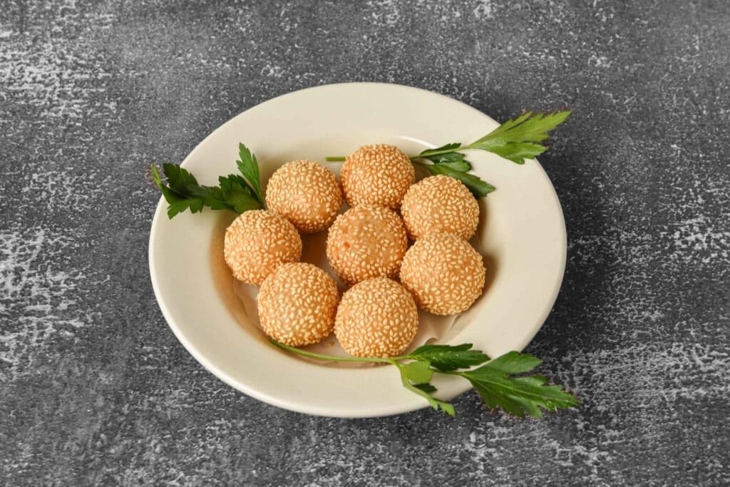 F8. Sesame Ball (6 pcs)