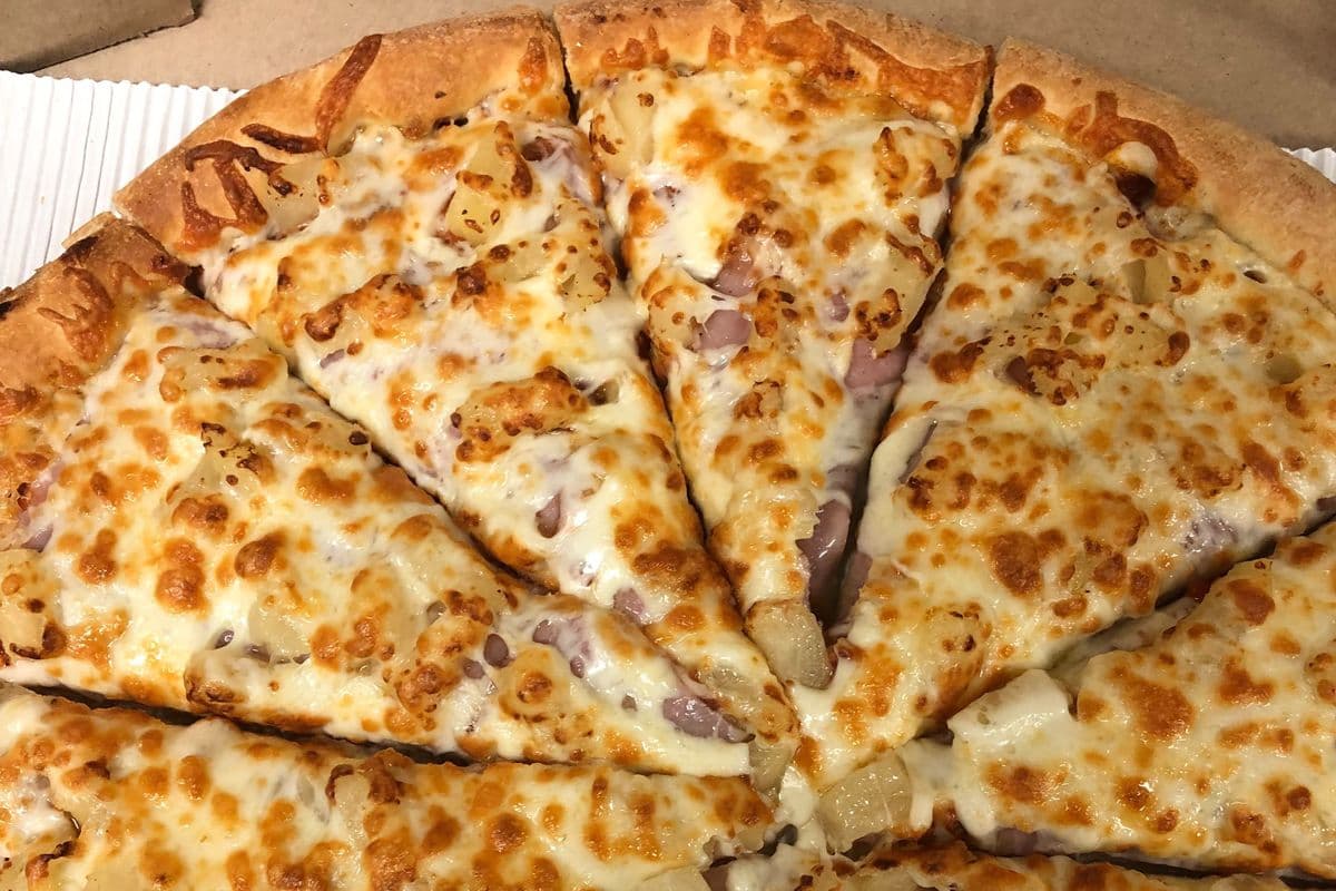 Medium Hawaiian Pizza