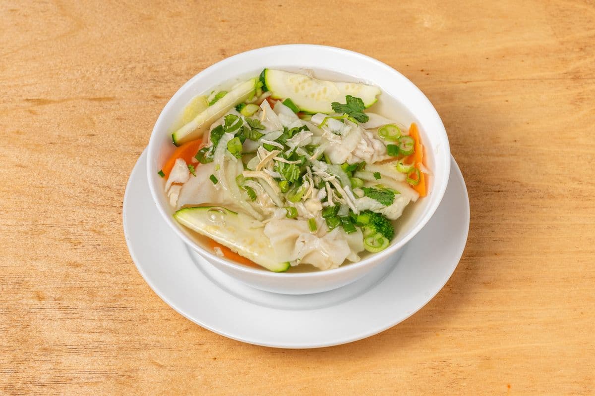 2. Soupe Wonton au Poulet et aux légumes / Wonton Soup with Chicken and vegetables