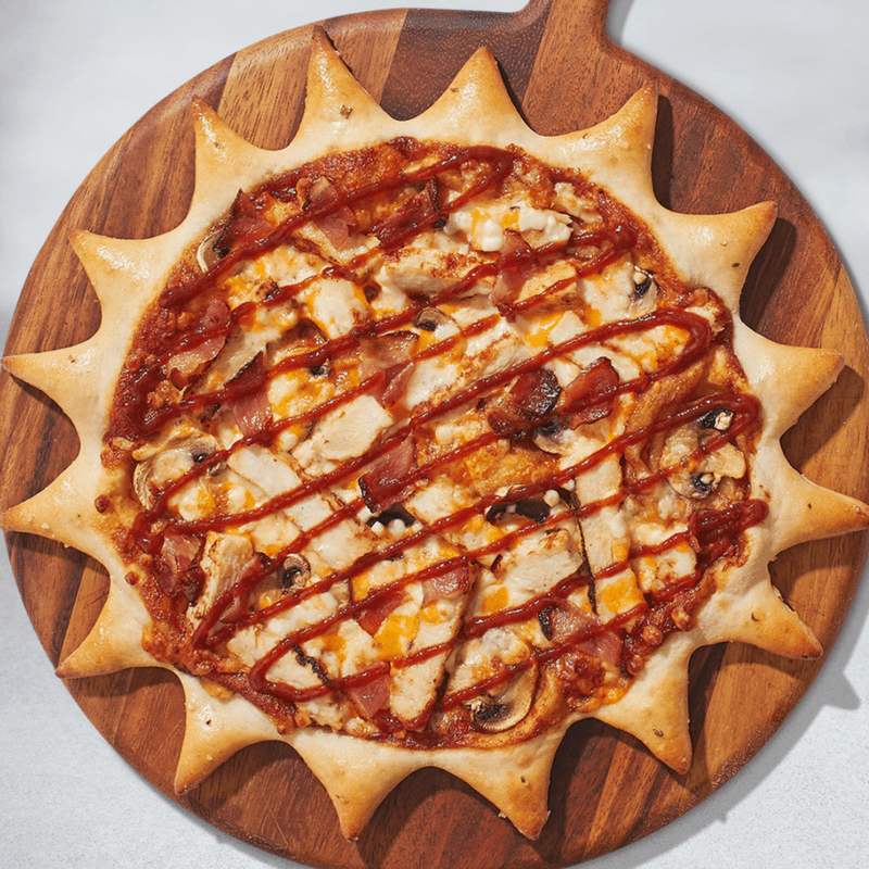 Pizza soleil au poulet bacon BBQ (9 po) / Chicken bacon BBQ sunshine pizza (9 in)