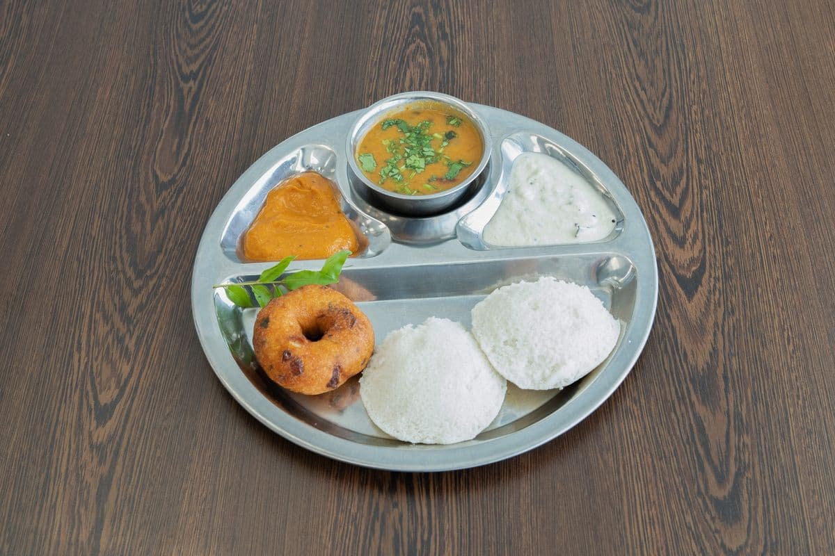 Idli and Vadai Combo (3 Pcs)