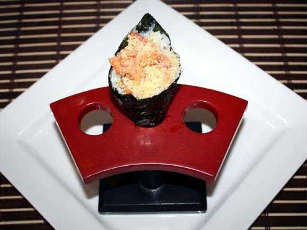 Spicy Salmon Hand Roll (1pc)