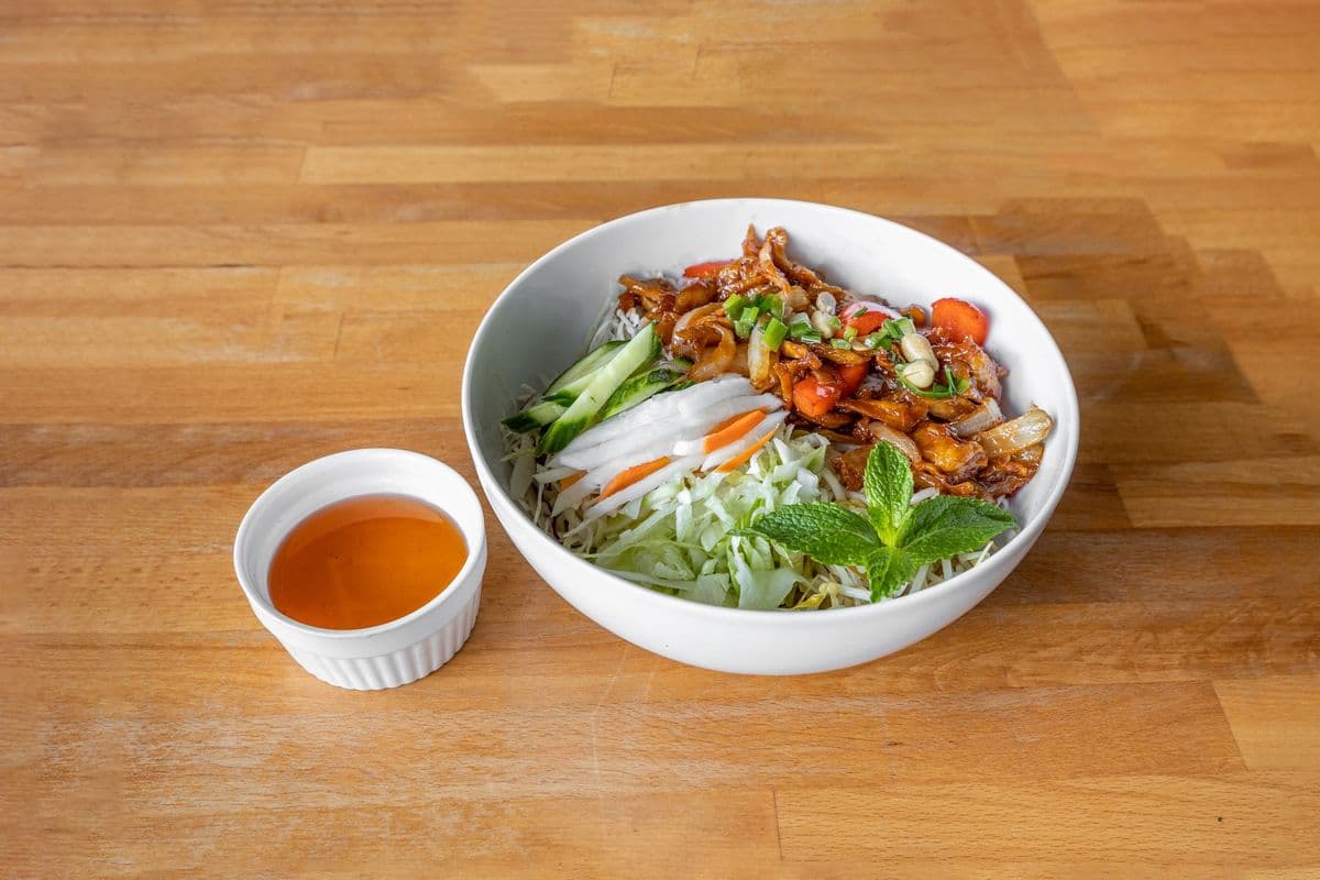 34. Vegetarian or Vegan Noodle Salad Bowl