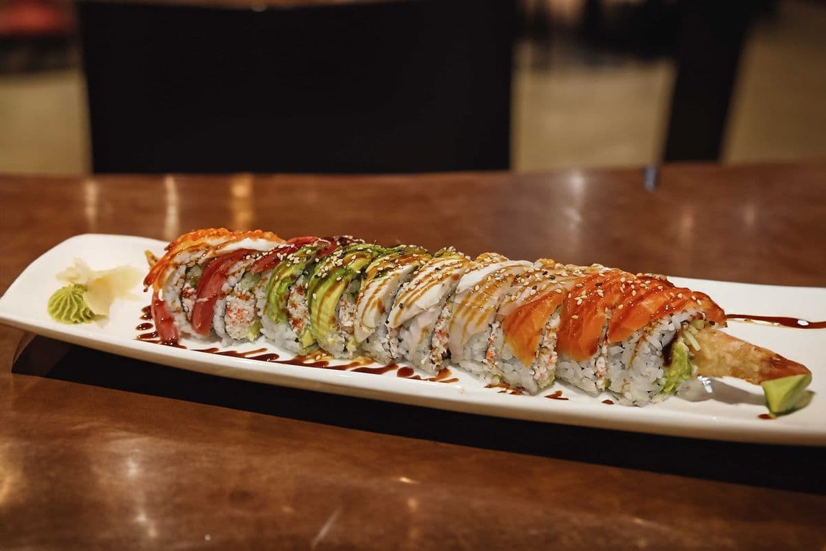 Rainbow Dragon Roll (10 pcs)