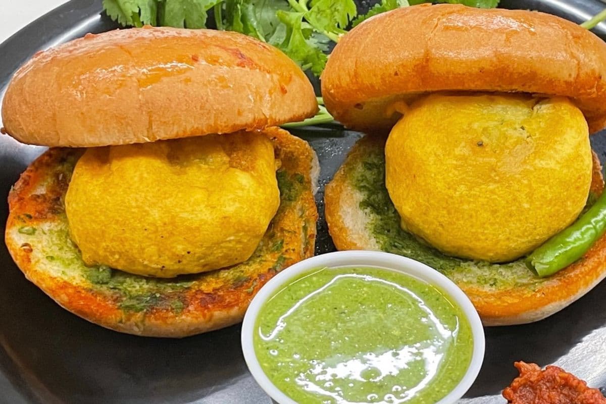 Vada Pav (Indian Potato Sliders) 2 pcs