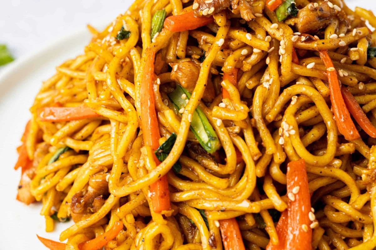 Chicken Fried Egg Noodles 鸡肉炒蛋面