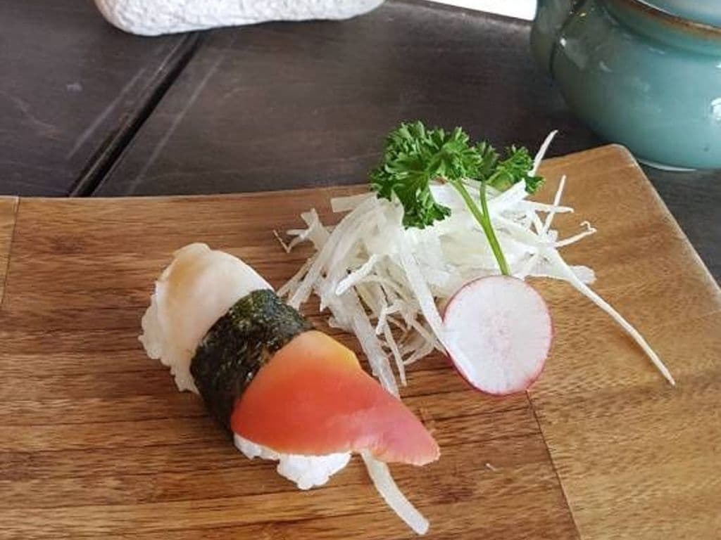 Hokkigai Nigiri