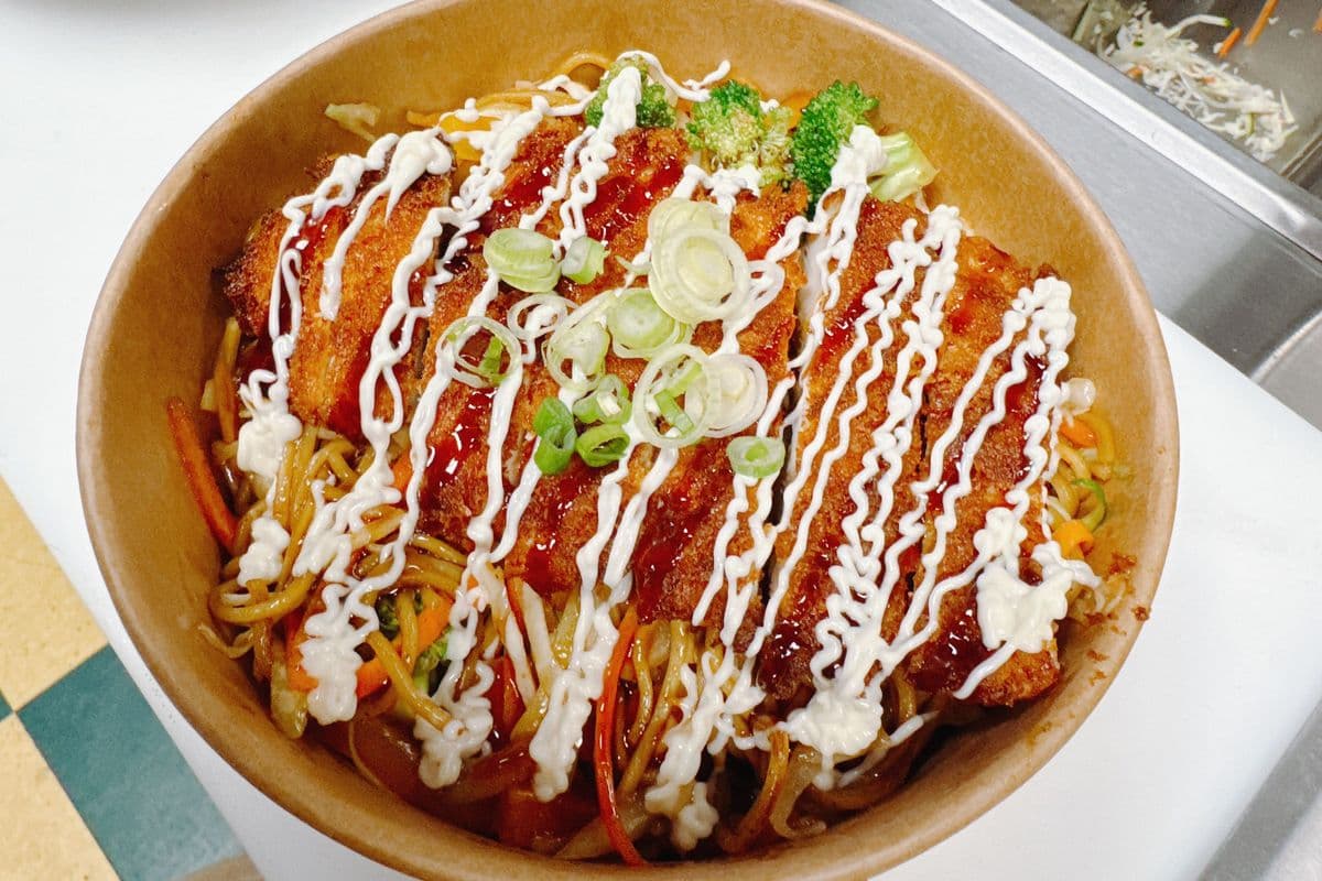 CHICKEN CUTLET STIR-FRIED NOODLE