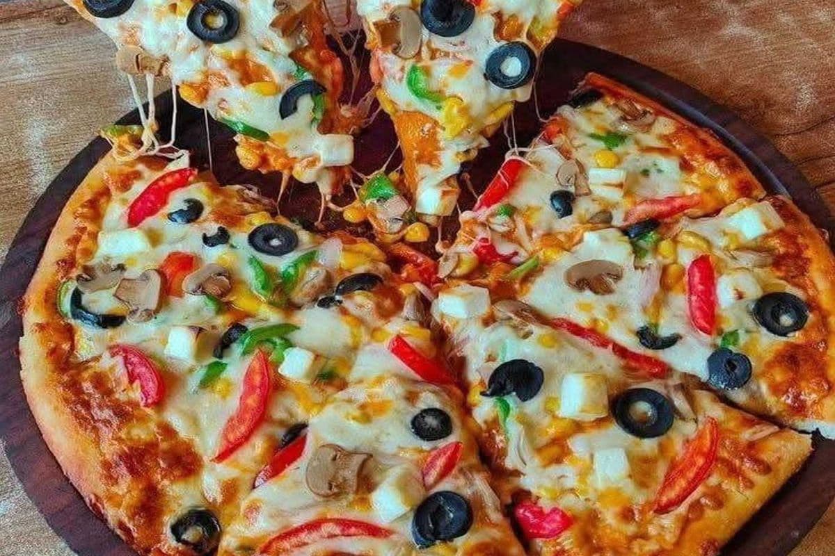 20. 14" Large Desi Vegetarian Pizza