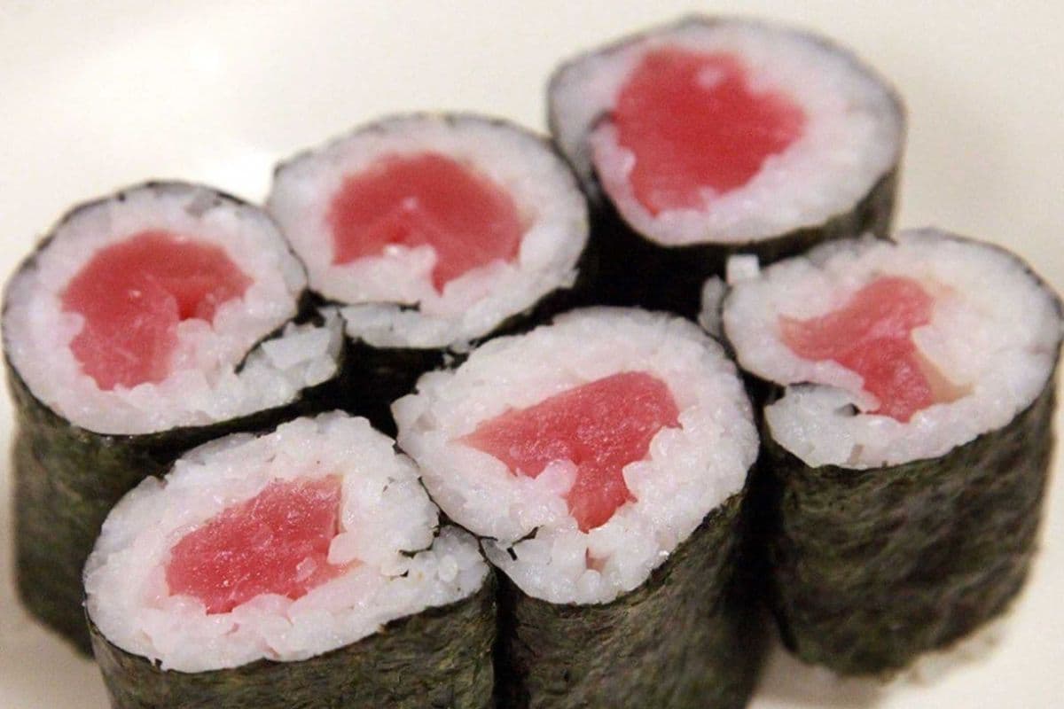 C33. Red Tuna Roll (6 pcs)