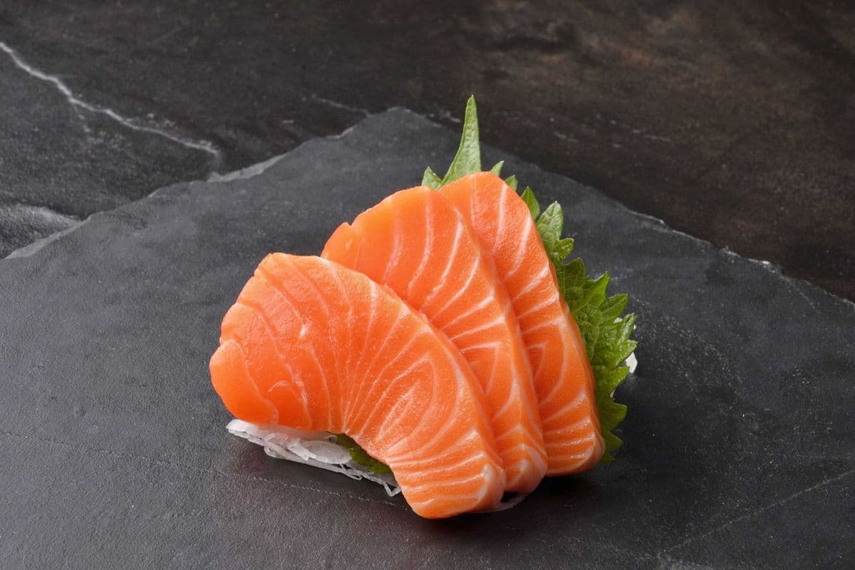 98. Salmon Sashimi (3 pcs)