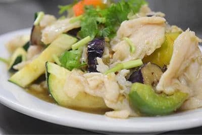 Poulet sauté à la citronnelle / Chicken Sauteed with Lemongrass