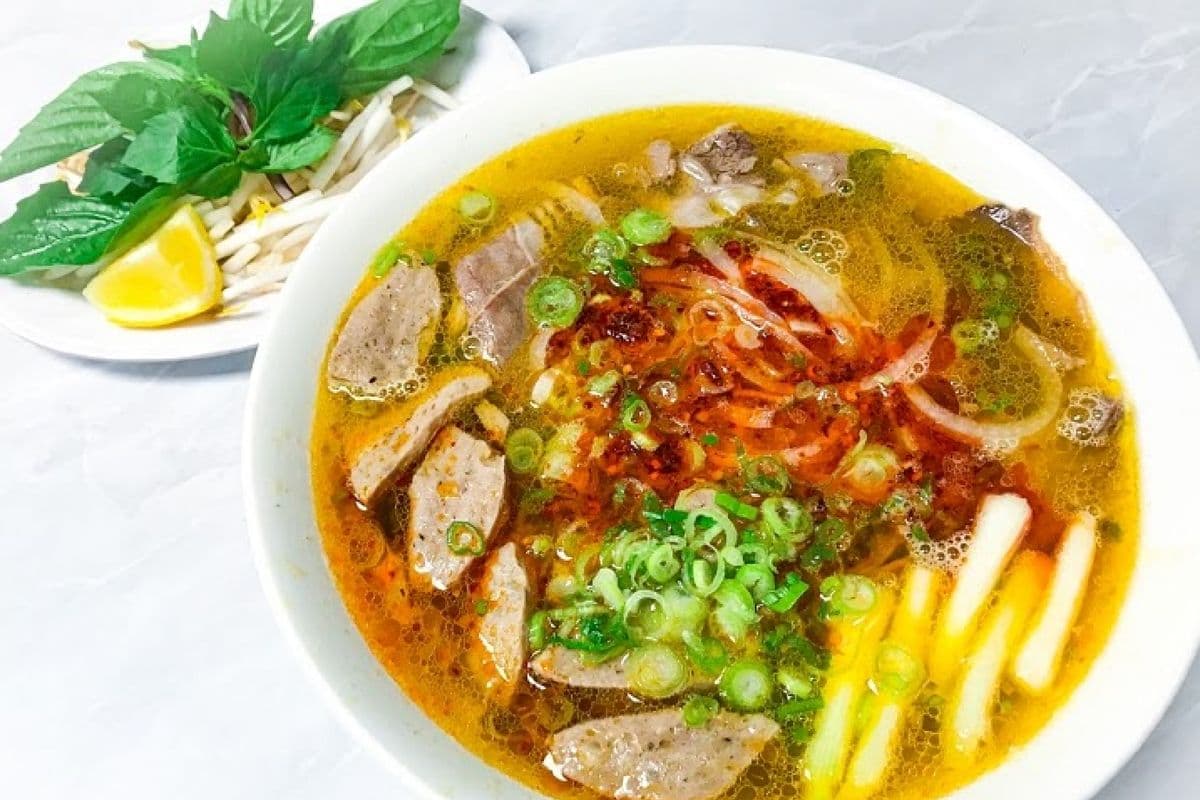 22. Spicy Beef and Pork Ball Noodle Soup / Bun Bo Hue