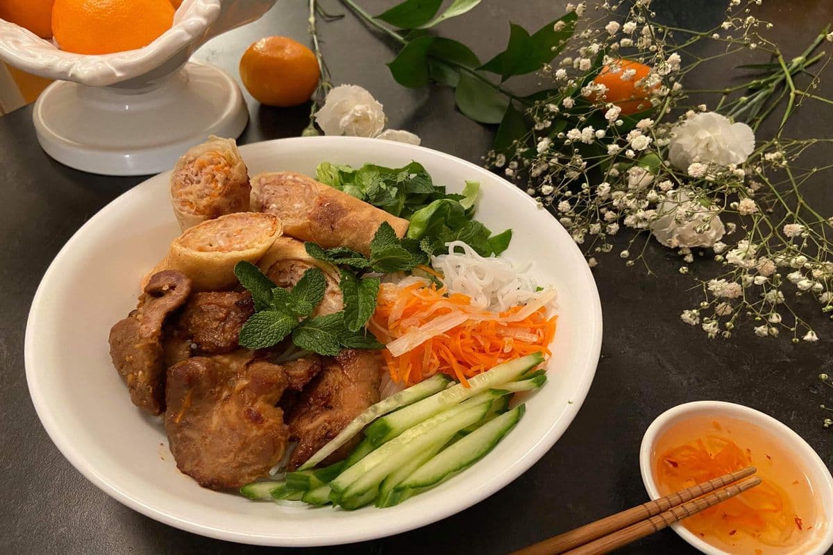 B2. Grilled Pork & Spring Roll with Vermicelli / Bún Thịt Nướng Chả Gio