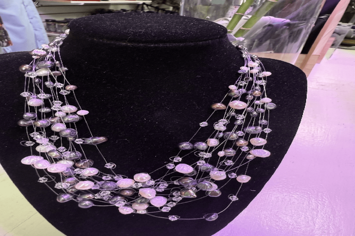 Grey and White Stone Shapes Pearls Necklace