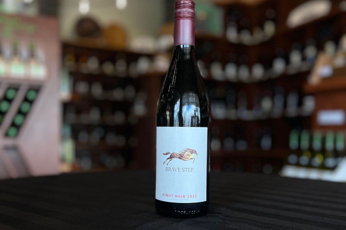 red | brave step pinot noir (1 x 750mL)