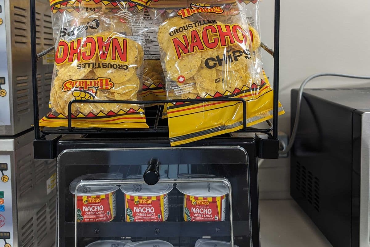 NACHO CHIPS AND CHEESE WITH FREE DESSERT