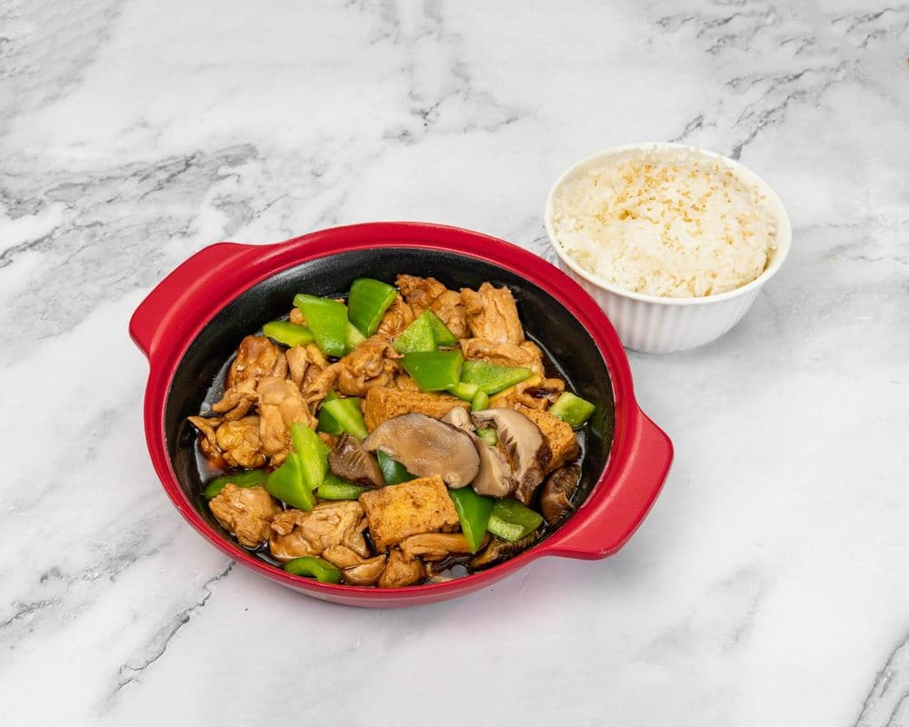Braised Chicken Rice / 黄焖鸡煲饭
