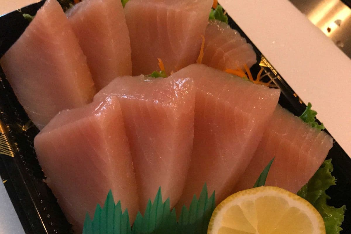 139. Tuna Sashimi (8 pcs)