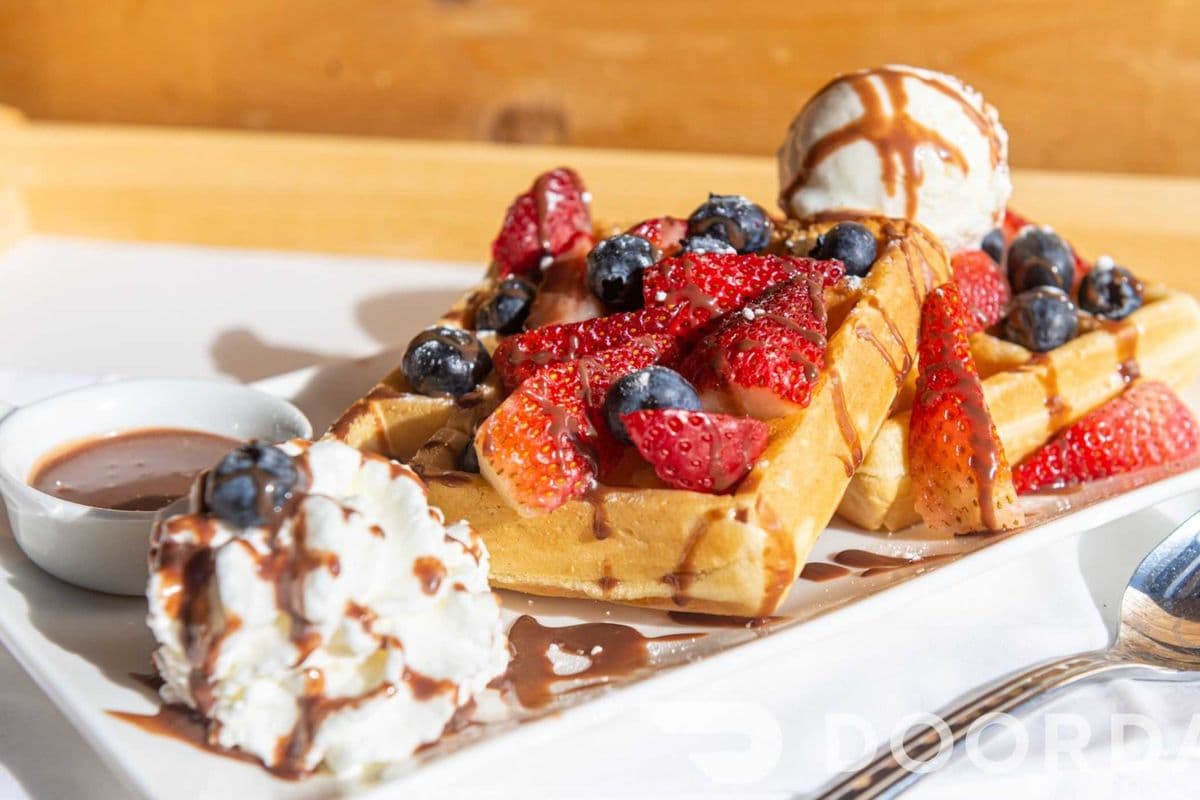 Waffle Deluxe-w/ Fresh Berries, Ice Cream, Nutella Dressing