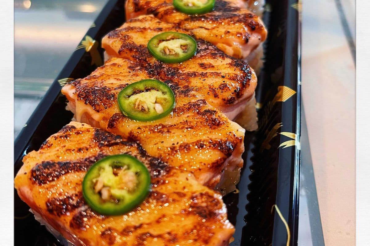 27. Salmon Oshi (6 pcs)