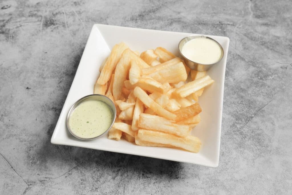 Portion de manioc frit / Porción de yuca frita