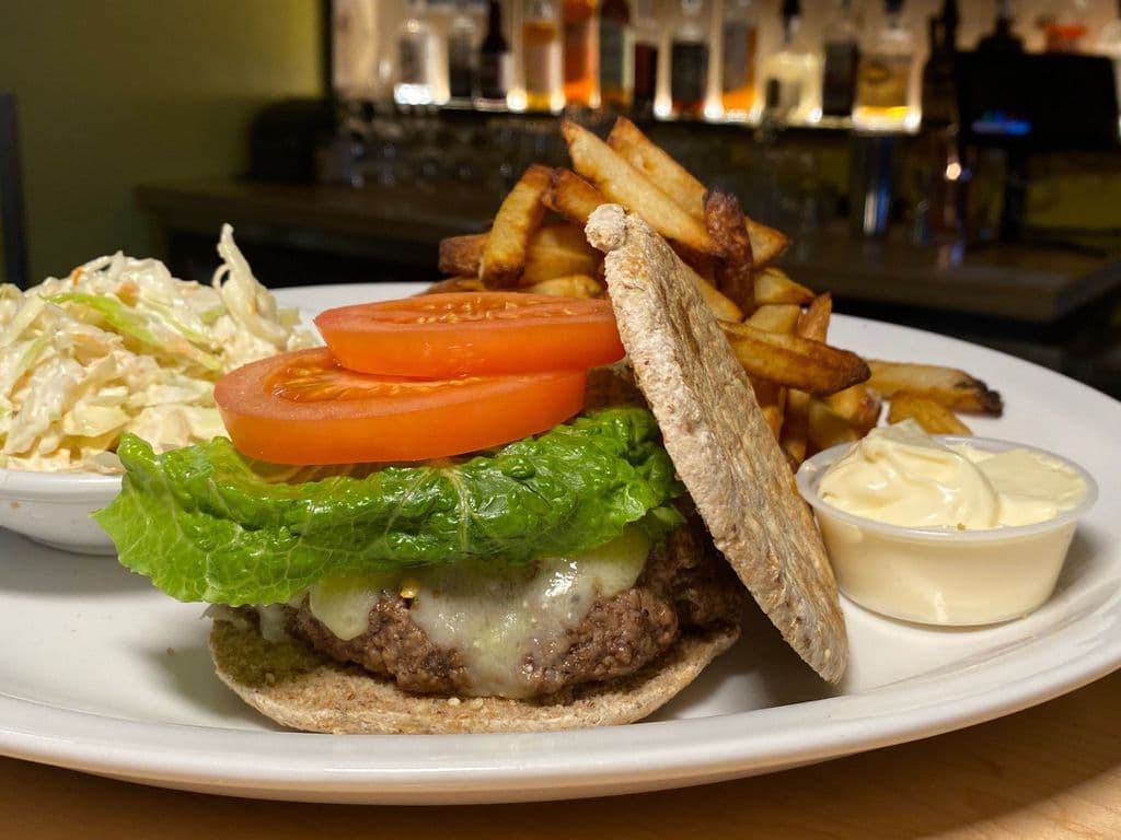 Hamburger avec fromage cheddar québécois / Hamburger with Quebec Cheddar Cheese