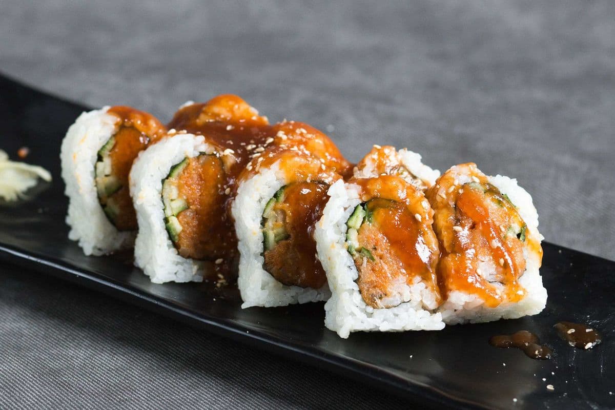 Spicy Salmon Roll (8 pcs)