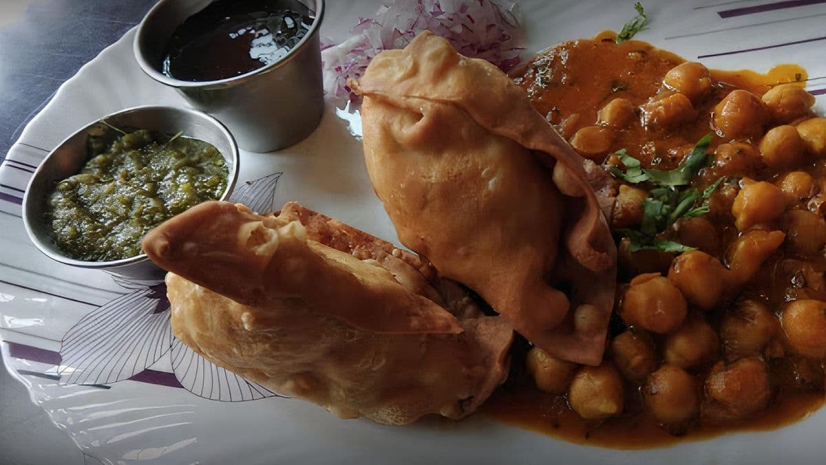 Vegetable Samosa Plate (2 Pieces)
