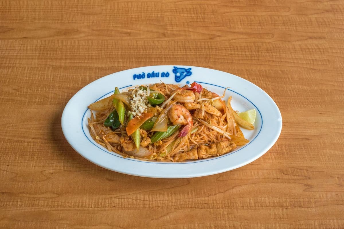 617. Thai-Style Stir-Fried Rice Noodles with Shrimp and Chicken - Pad Thai Tom Ga