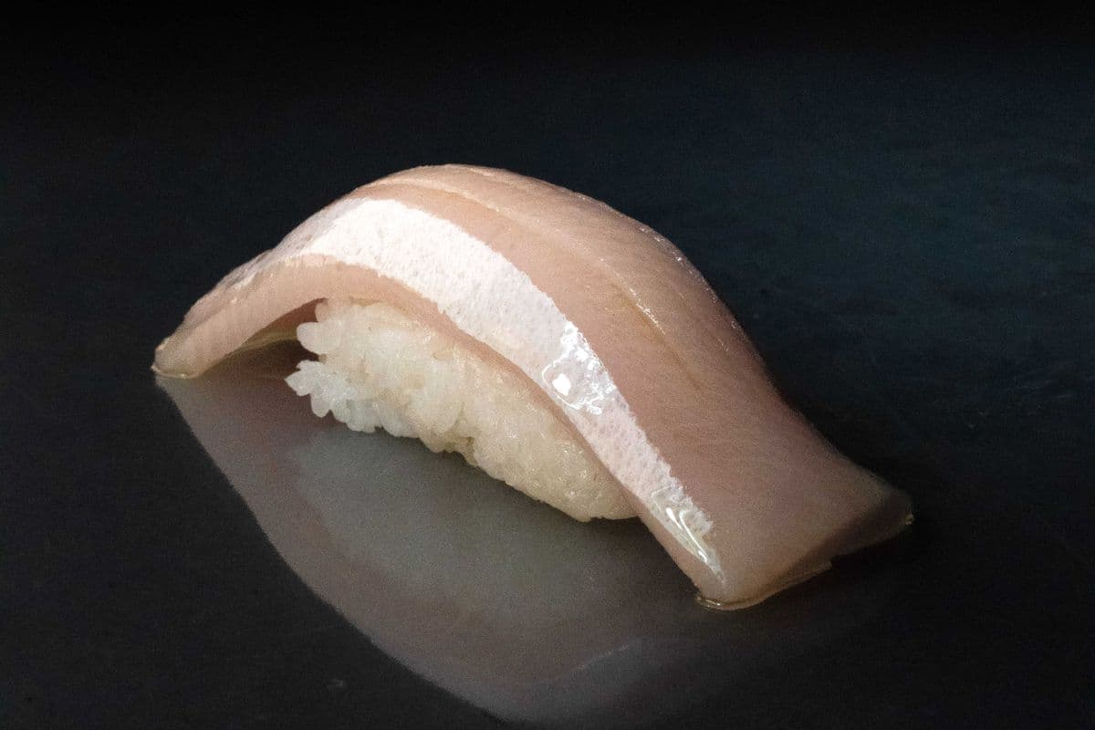 1092. Hamachi Sushi (2PCS)