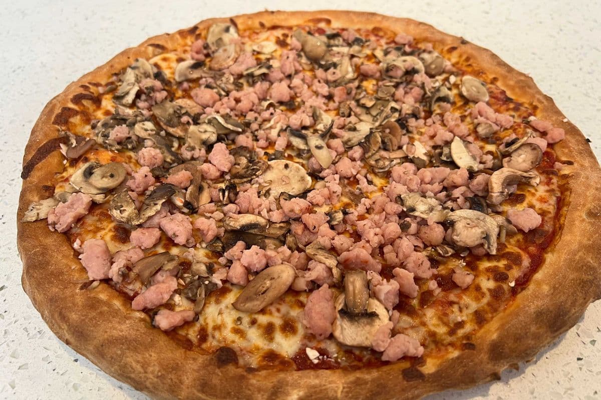 12" Medium Jessy's Canadian Classic Pizza