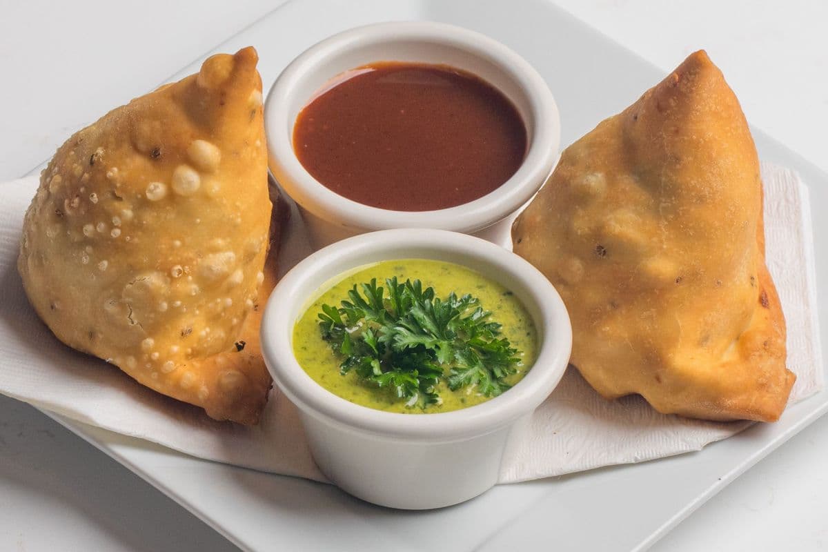 Vegetable Samosas (2 pcs)