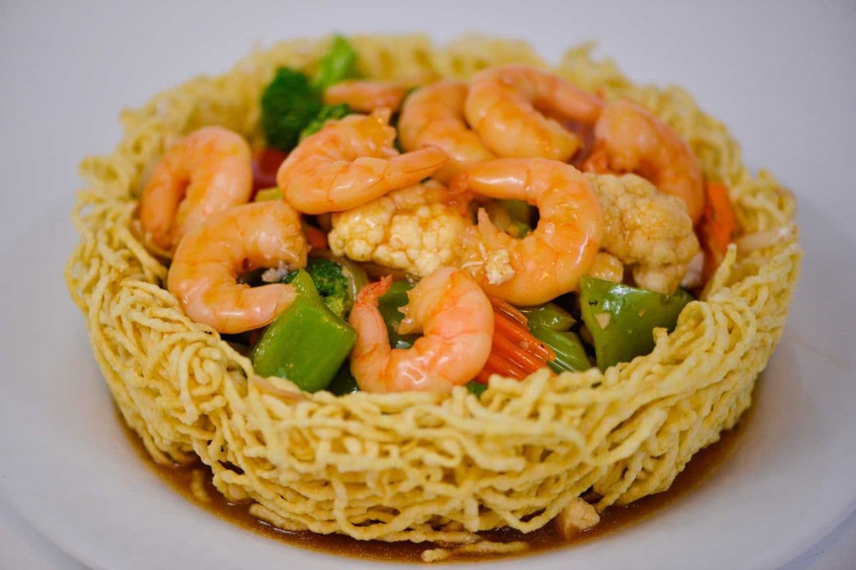 77. Stir-Fried Prawns and Mixed Vegetables on Crispy Egg Noodles - Mi Xao Gion Tom, Rau Cai