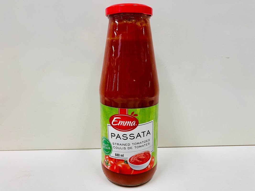 Emma Passata Strained Tomatoes (680 ml)