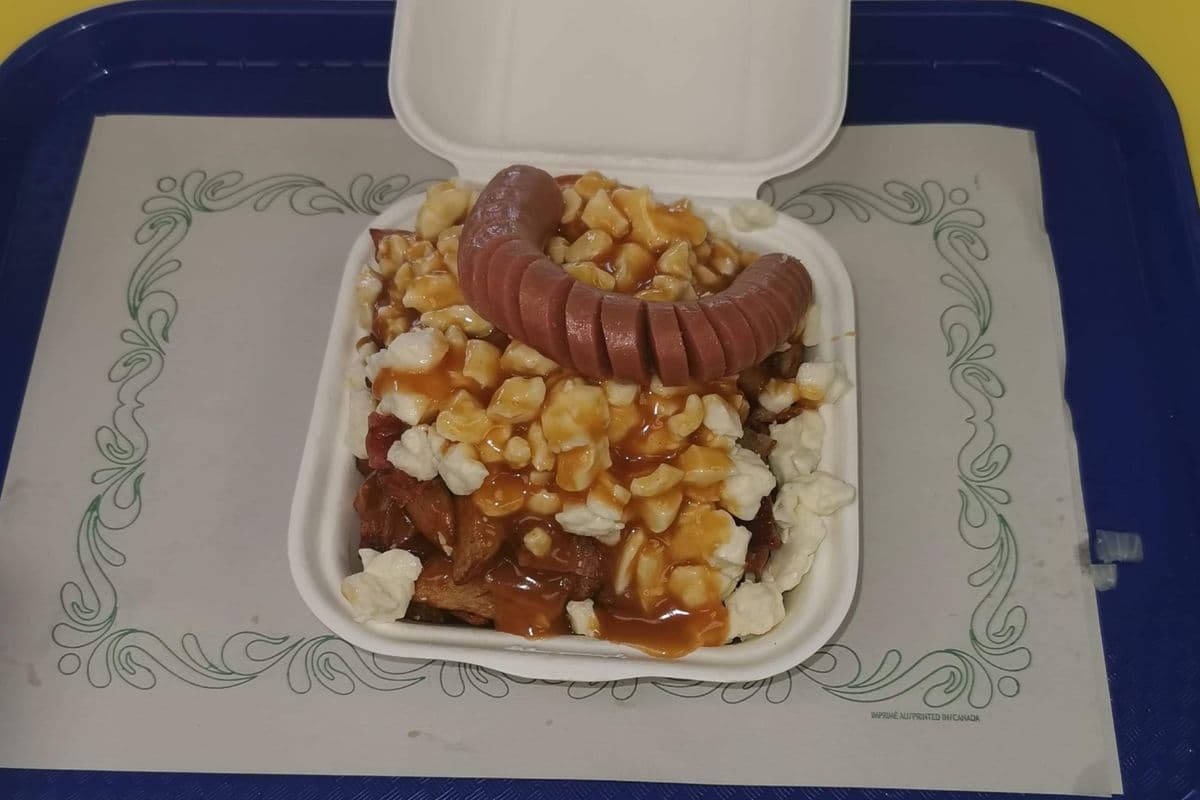 Poutine spécial bacon saucisses / Special Bacon Sausages