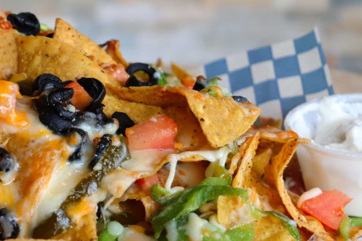 Nachos (feeds 4)