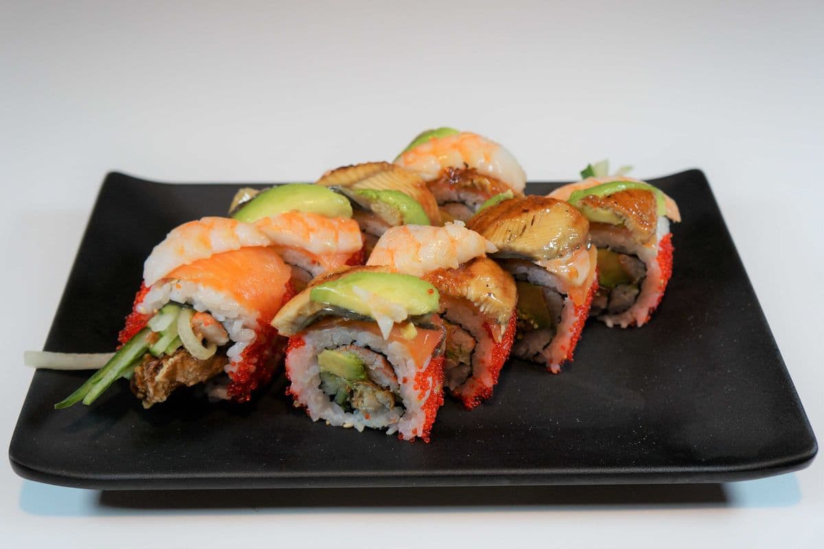 157. Super Rainbow Maki Roll (8 pcs)