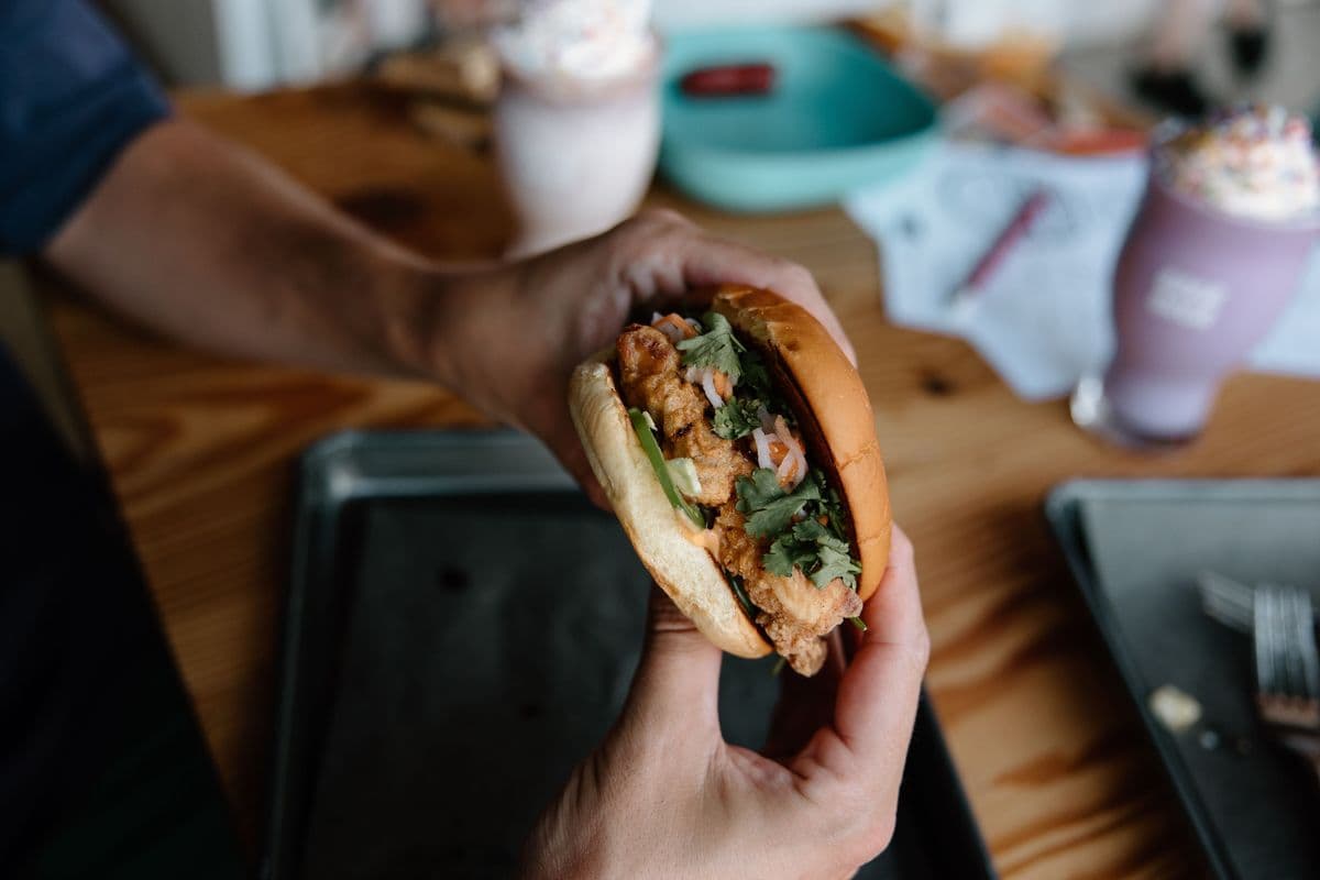 BÁNH MÌ CHKN BRGR *Feature BRGR*