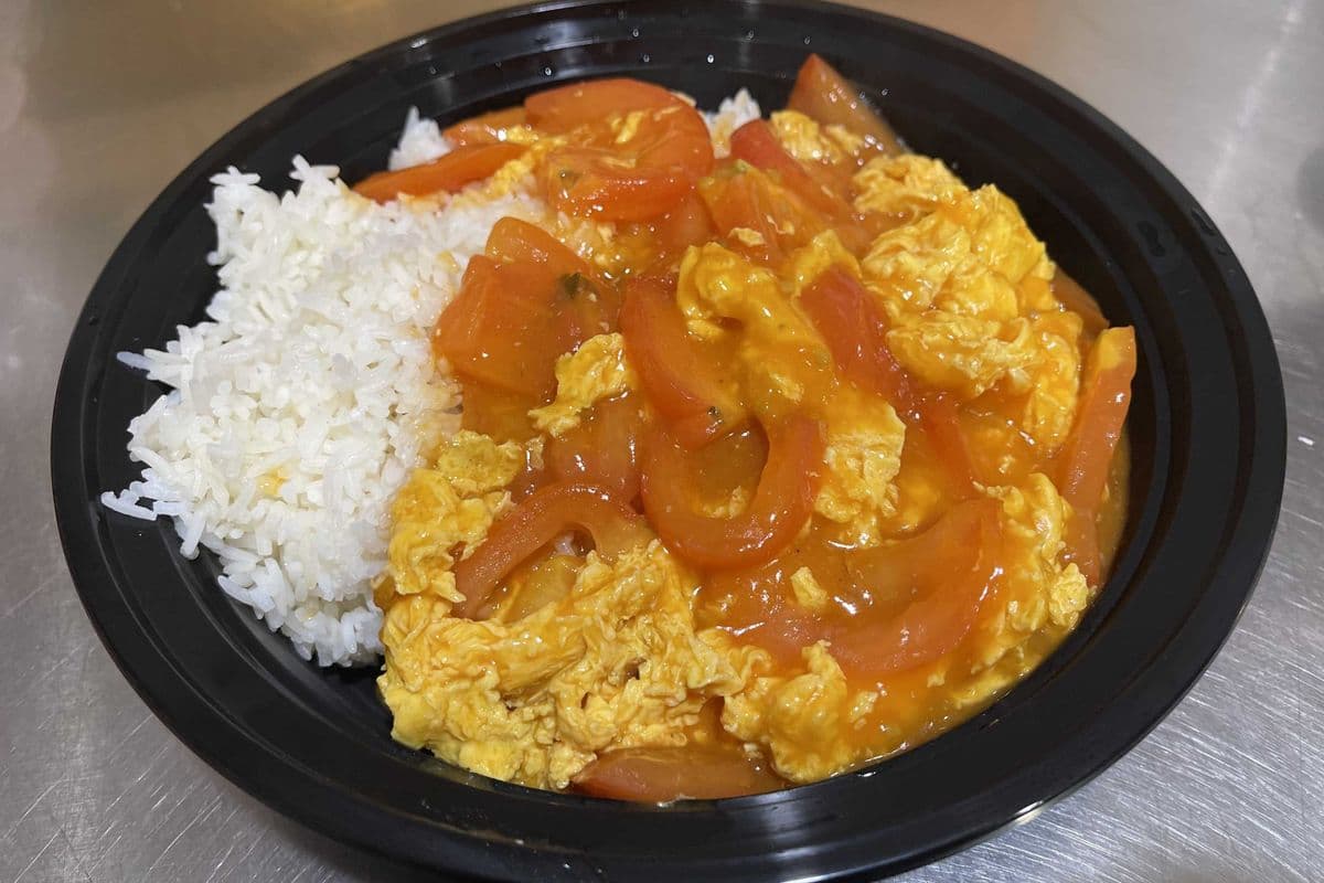 R8. Tomato and Egg on Steamed Rice (西紅柿蛋飯)