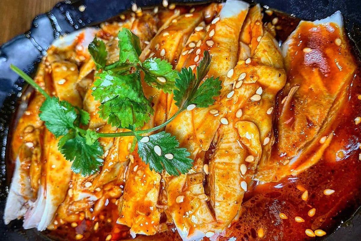 A1. Steamed Chicken with Chilli Sauce 飘香口水鸡