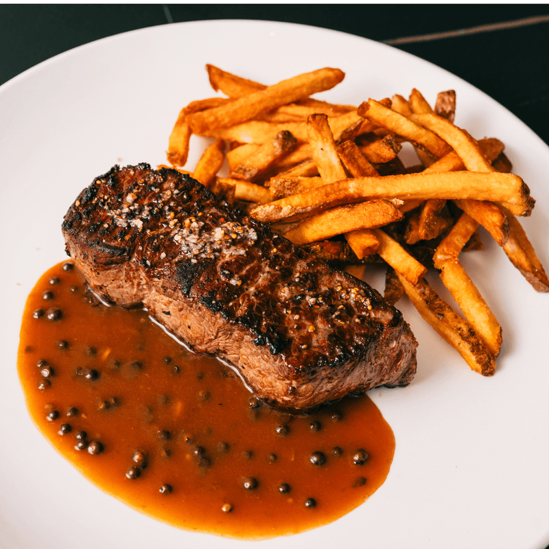 Steak frites et sauce au poivre / Steak with fries and pepper sauce