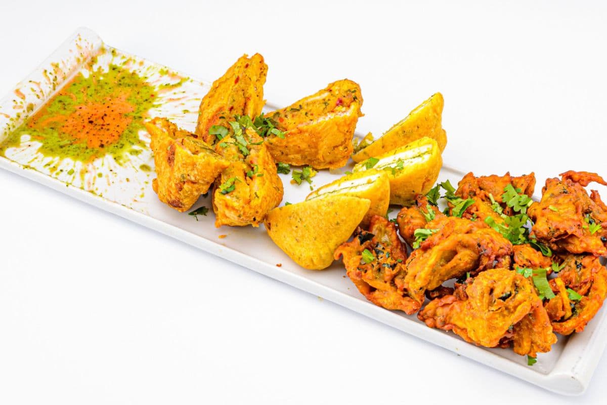 Mix Pakora Platter (12 Pcs)