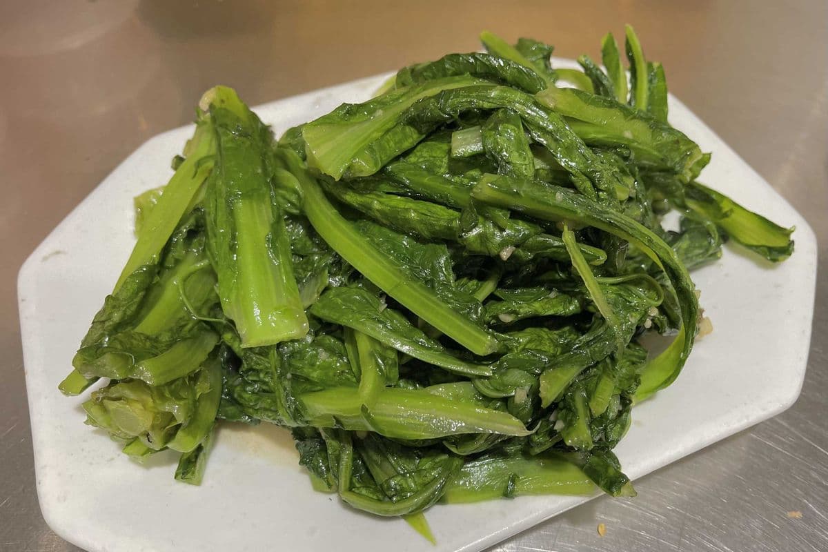 V6. Leaf Lettuce Szechuan Style or with Garlic (蒜蓉油麥菜)